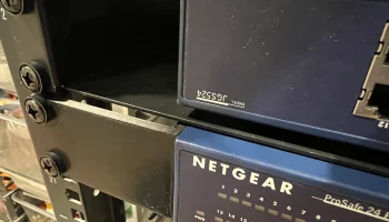 Ушко для стойки для коммутатора Netgear (текущая версия 1...