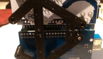 Двойной настенный кронштейн Arduino Uno............