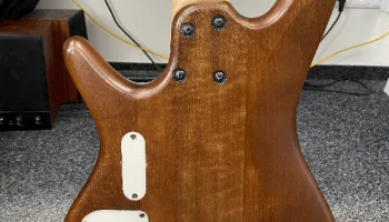 Задние крышки Ibanez GSR200.