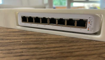 Ubiquiti Unifi USW-Lite-8 PoE 19-дюймовое модульное креплени 1