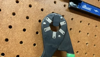 Многоцелевой колышек для перфорированной доски......... 2