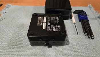 Удлинитель корпуса SSD/HDD Intel NUC 10 Slim...... 5
