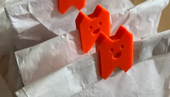 дизайн зуба со скрепкой для бумаг...