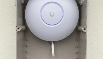 Проставочный кронштейн Unifi U6+ для уличного шкафа своим.. 6