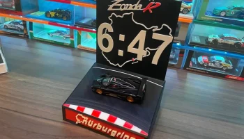 Дисплей Tarmac Works Pagani Zonda R (Рекорд Нюрбургринга)... 2