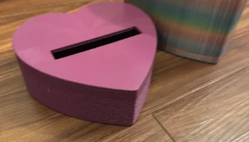 Высокая коробка-сердечко ко Дню святого Валентина с крышк... 1