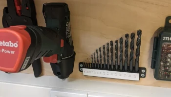 Настенное крепление аккумуляторной дрели Metabo PowerMax ..