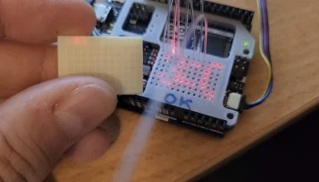 Arduino Uno R4 WIFI смещенный светодиодный экран............