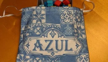 Поднос для плитки для таких игр, как Azul или Scrabble...... 3