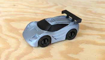 Стилизованный McLaren F1 в масштабе 1/64......