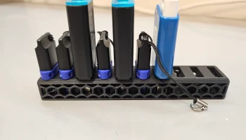 Сотовый органайзер для USB-накопителей...... 2