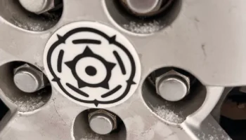 Колпак колеса Prius с эмблемой Tudor Rose............ 1