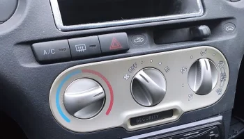 Перчаточный ящик Toyota Yaris - стандартное исключение ра... 1