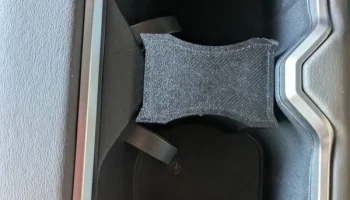 Проставка/разделитель переднего подстаканника Toyota Tund... 1