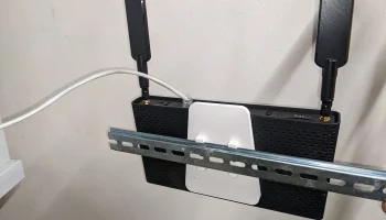 Микротик hap ac3 с креплением DIN. 1