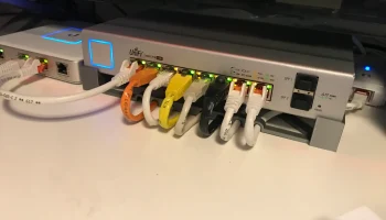 Подставка Ubiquiti UniFi Switch 8 POE-150W
