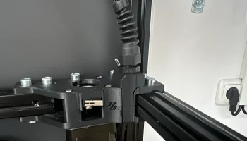 Крышка приводного кабеля Voron Trident A с кабельным вводом 