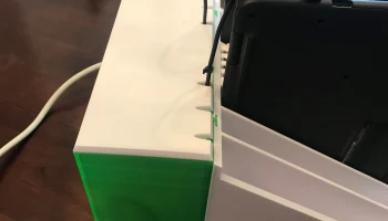 6. Держатель планшета и зарядная станция для Chromebook или iPad. 4