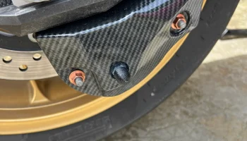 Крышка винта стояночного кронштейна Forza 750............