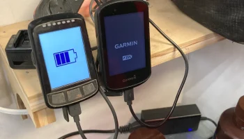 Подставка для зарядки велокомпьютера Wahoo или Garmin 1