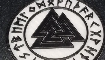 Валькнут с рунами 4