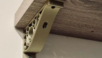 Декоративный кронштейн для полки со скрытым Микки...... 2