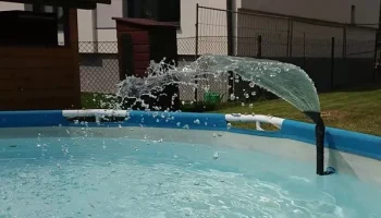 Фонтан у бассейна 1