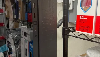 Табличка с названием Asus TUF 502 на корпусе...... 1