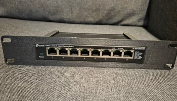 TP-Link TL-SG108S-M2 для монтажа в 10-дюймовую стойку...... 1