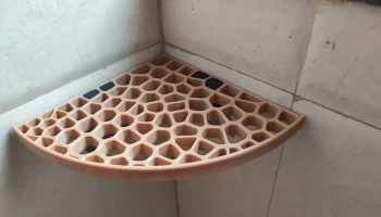 Угловая полка для ванной комнаты Voronoi.......... 2
