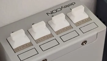 Пылезащитная крышка/крышка порта Ethernet - без опор........ 2