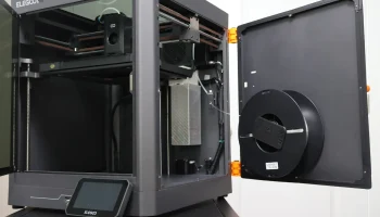 Комплект петель Elegoo Centauri Carbon для боковой панели...