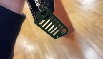 Брелок/серьга JEEP Grill 1
