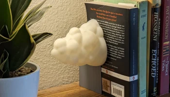 [СТАРАЯ ВЕРСИЯ] Парящая подставка для книг в облаке......