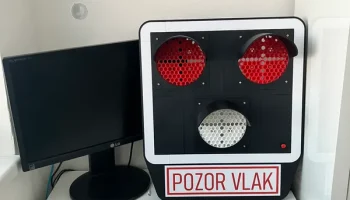Предупреждающий сигнал чешского железнодорожного переезда.. 3