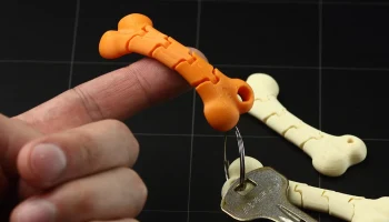 Гибкий брелок из кости