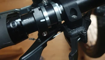 Горизонтальное крепление рычага RockShox...... 1