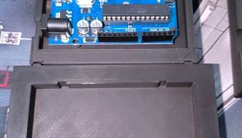 Корпус Arduino UNO R3 с поддержкой макетной платы........... 1