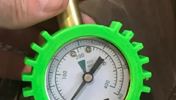Крышка манометра в шинах 2,2 дюйма Victor AccuGauge...... 1