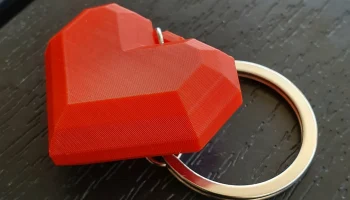 Низкополигональный брелок в форме сердца............ 1