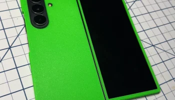 Тонкий чехол для Samsung Galaxy Z Fold 7 с выступом для каме 1
