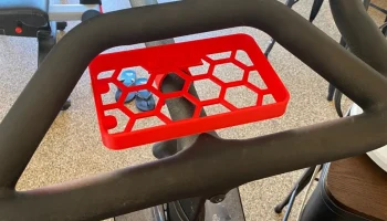 Peloton Bike+ Полка для телефона 2