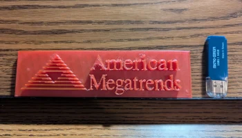 Знак логотипа American Megatrends 1