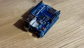 Arduino UNO с чехлом для экрана Ethernet 2
