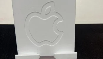 Подставка для iPhone с вырезом для зарядного устройства..... 1