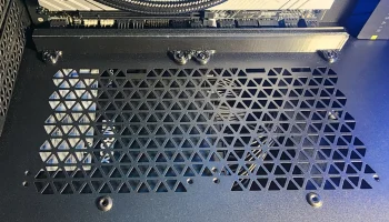 Нижний кожух материнской платы Corsair 4000D AirFlow...... 3