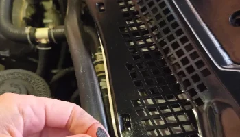 Honda Trim Clip (прокладка капота лобового стекла).......... 2