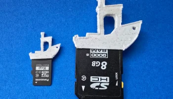 Крышки для SD-карт Benchy для нормального и микроразмера... Крышки для SD-карт Benchy для нормального и микроразмера...
