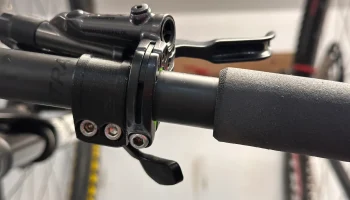 Двойной широкий зажим переключателя плоской планки SRAM.....