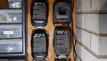 Держатель батареи Ryobi 2